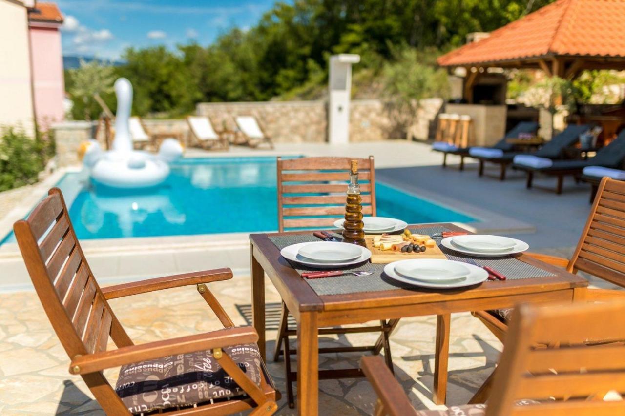 Luxury Allen With Pool Apartmán
