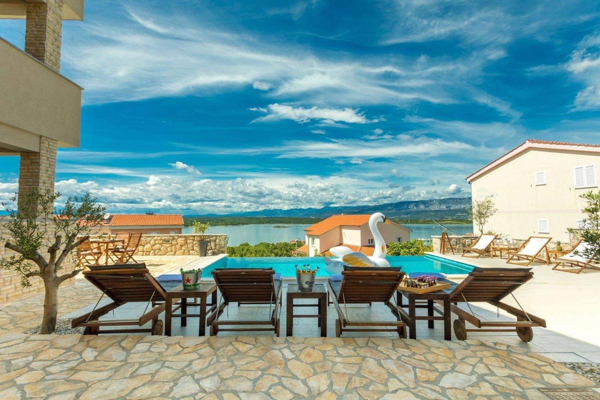 Luxury Allen With Pool * Klimno