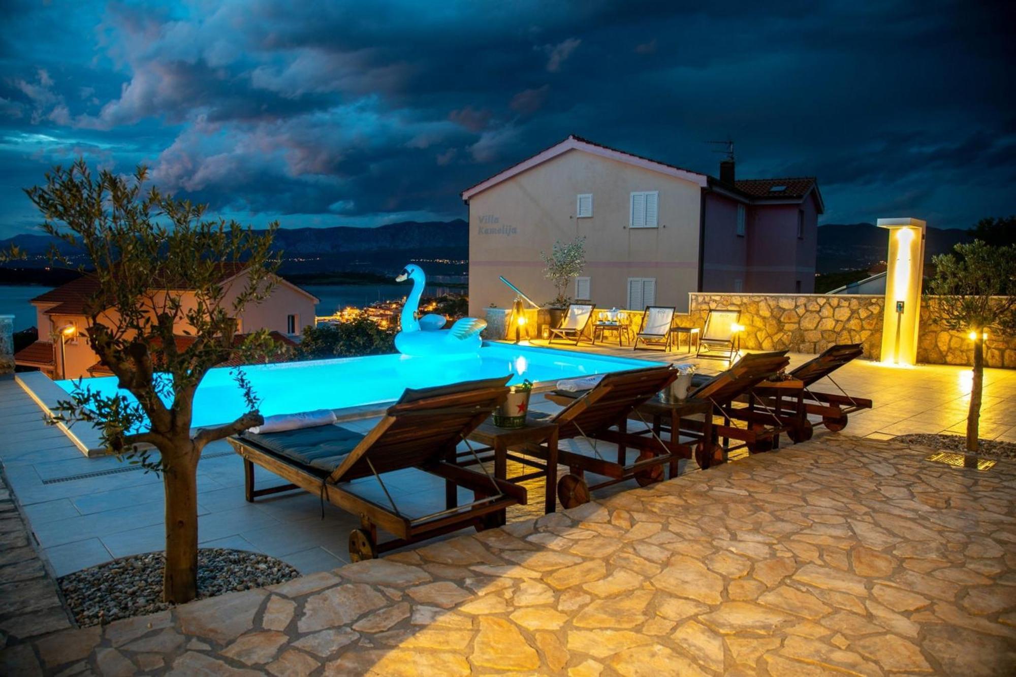 Luxury Allen With Pool Apartmán Klimno