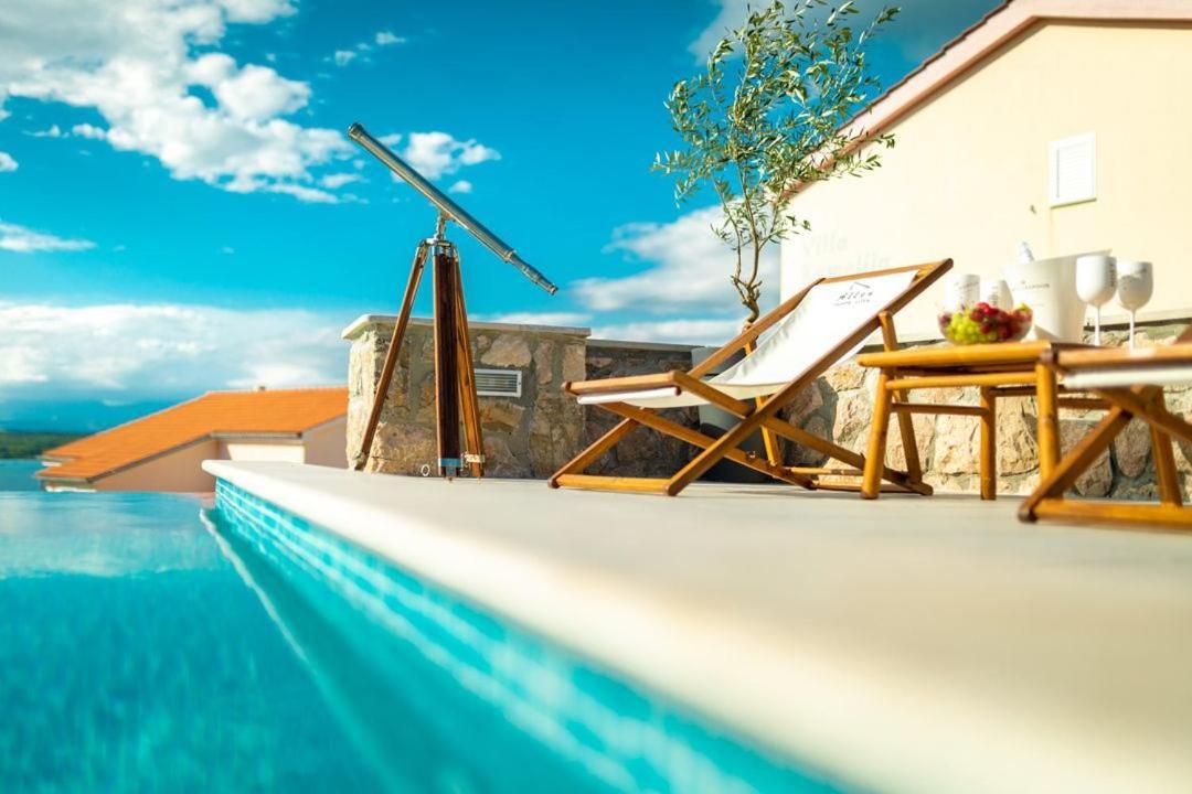 Luxury Allen With Pool Apartment