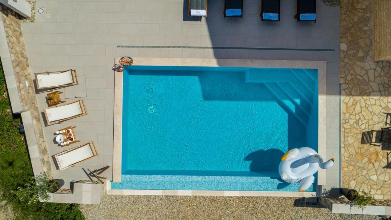 Luxury Allen With Pool Klimno
