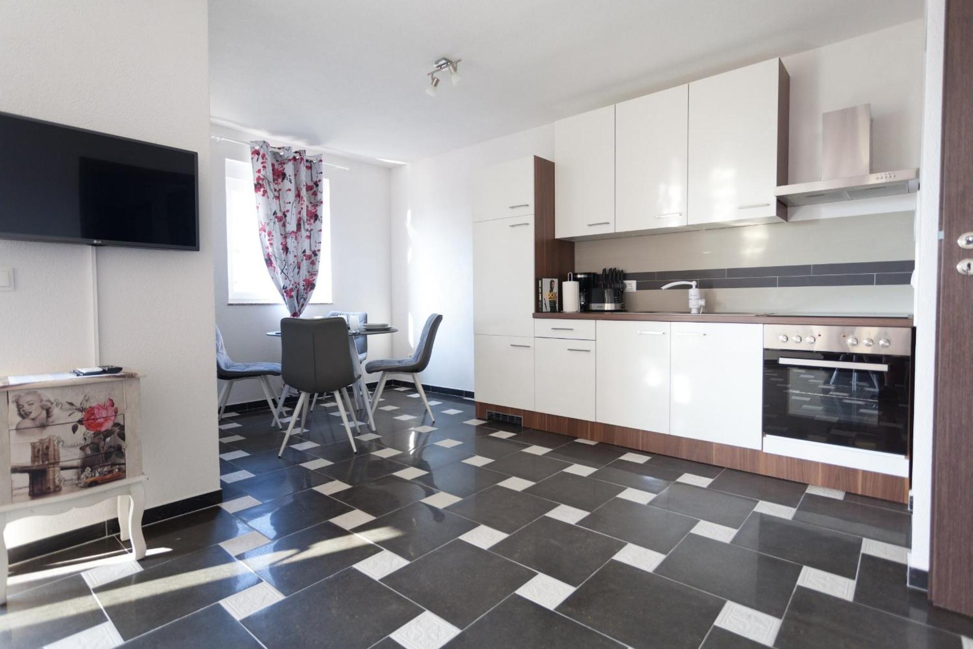 Luxury Allen With Pool Apartment *