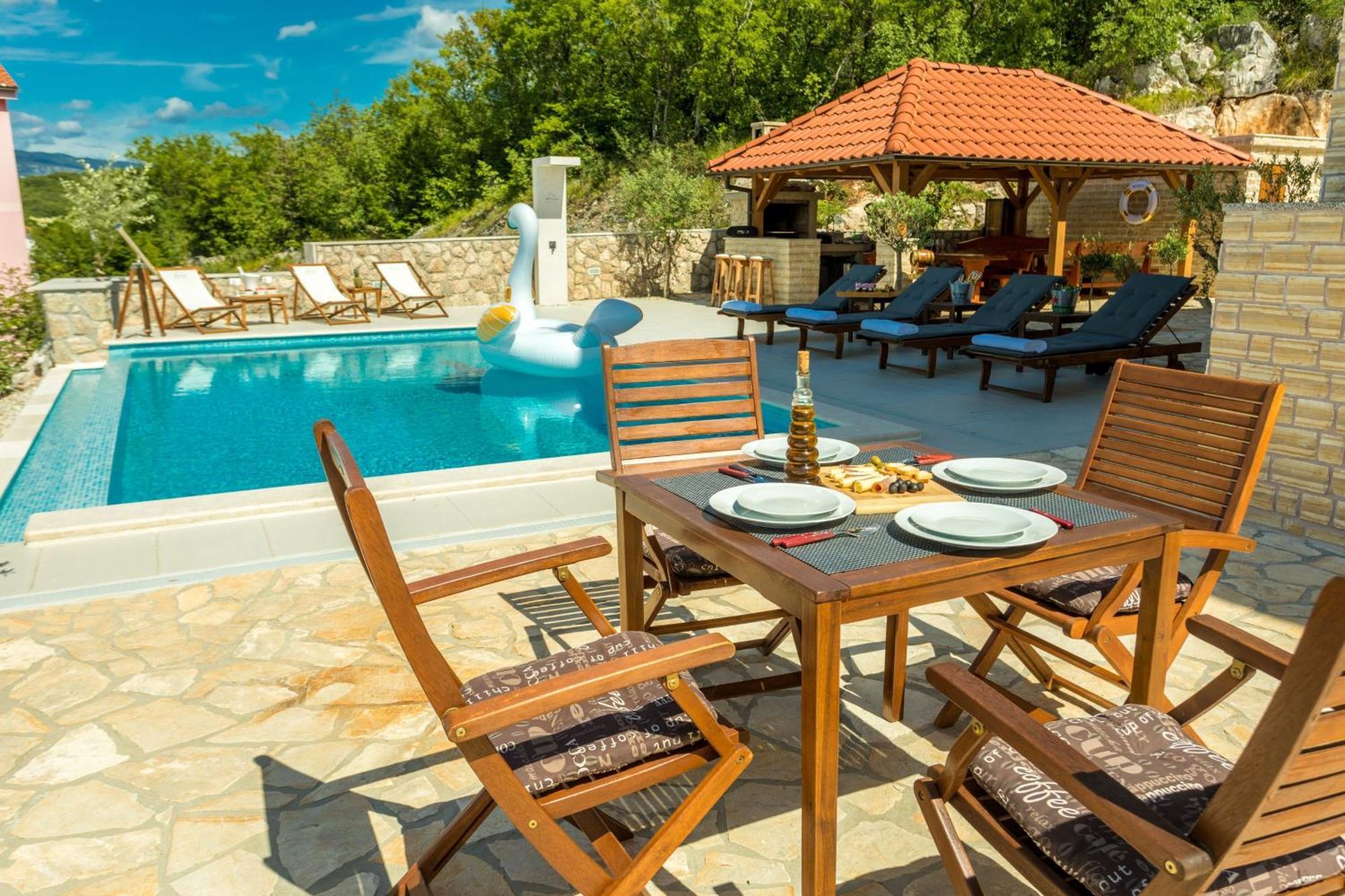 Luxury Allen With Pool Apartment