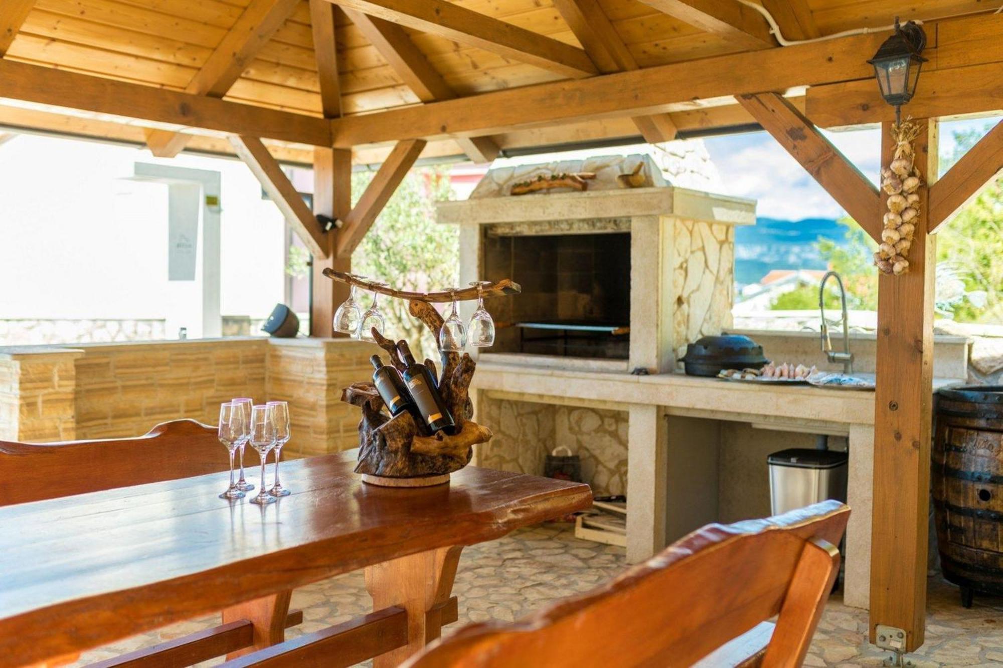 Luxury Allen With Pool Apartment Klimno