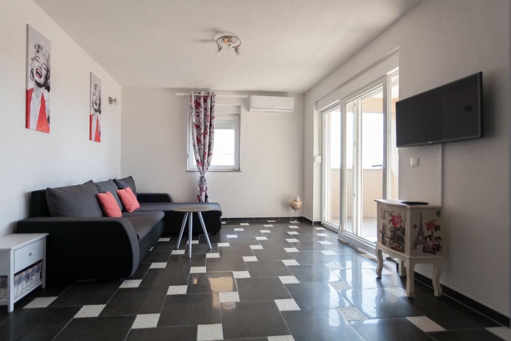 Luxury Allen With Pool Apartment Klimno