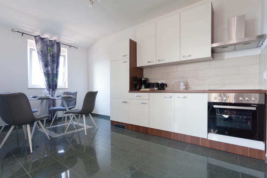 Luxury Allen With Pool Apartment *